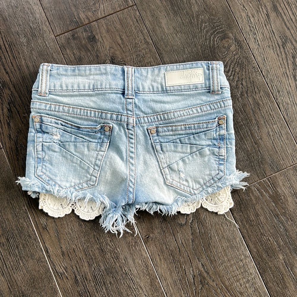 Daytrip Jean shorts - Picture 2 of 3